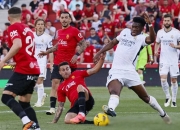 开云体育-曼联遭遇惨败：英超联赛战绩跌落