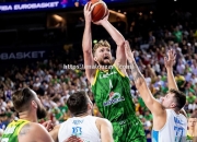 开云体育-勇士内线核心遭受伤病困扰，球队战绩起伏不定