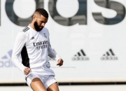 开云体育-皇马球星心情大好！本泽马赛季表现令人惊叹！