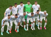 开云体育-斯洛伐克悲欢交集，欧冠征程艰辛无垠