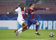 开云体育-巴塞罗那遭遇突袭，陷入欧冠困境