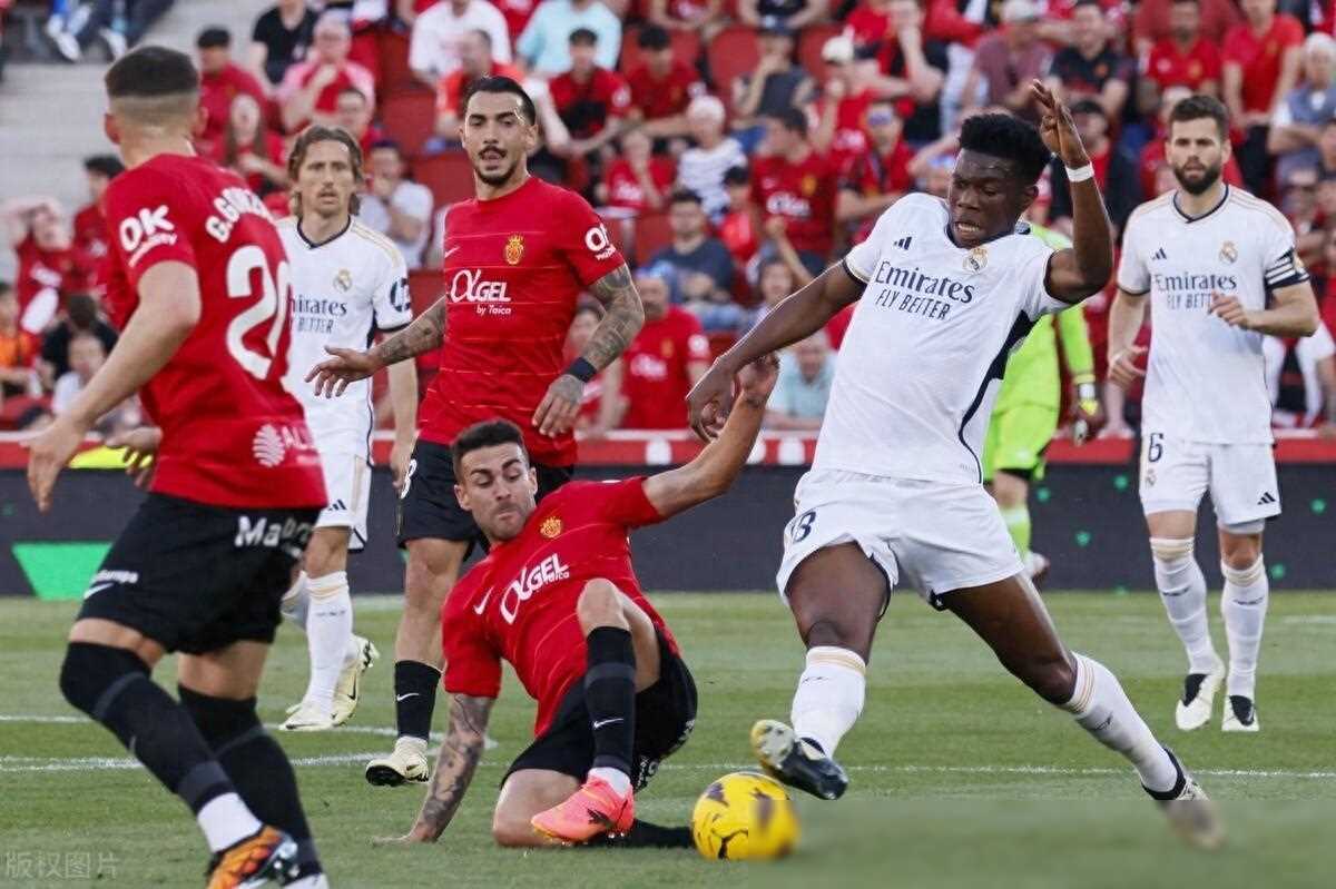 曼联遭遇惨败：英超联赛战绩跌落