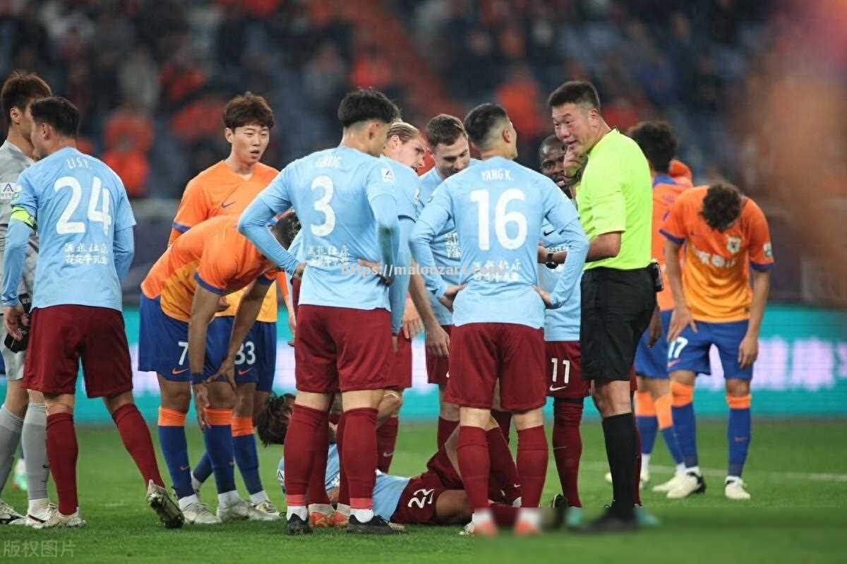 大连一方客场遭遇挑战，惜败于对手