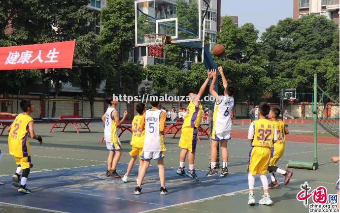 球员们在比赛中尽展风采，全力以赴