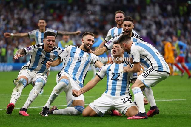 南美球队在半决赛中展现团队默契