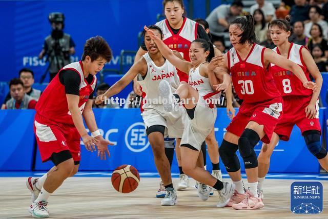 女篮比赛惊险上演，女队获得关键胜利